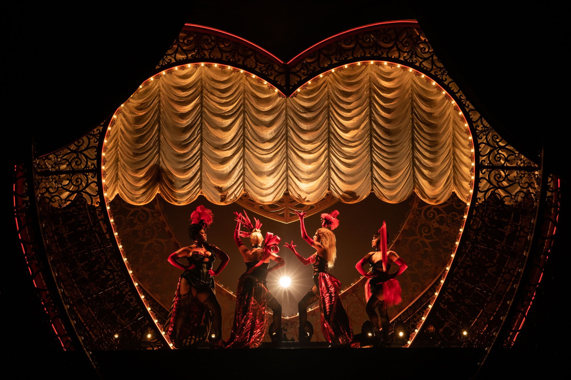 Photos: Meet the Cast of MOULIN ROUGE! THE MUSICAL In Sydney!