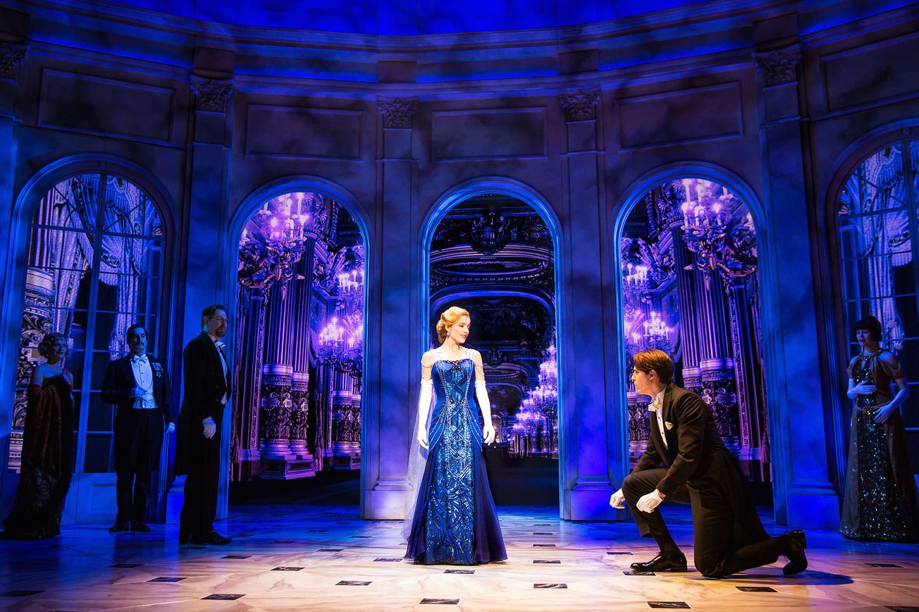 https://www.broadwaynews.com/content/images/size/w1304/2022/10/anastasia007.jpg